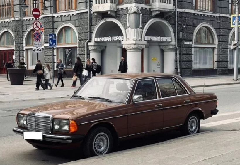 В Саратове продают раритетный Mercedes из Крыма