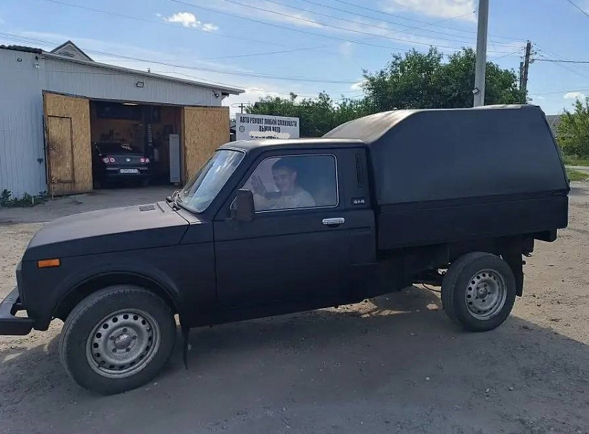 Саратовские мастера отремонтировали «Ниву» для бойцов спецоперации