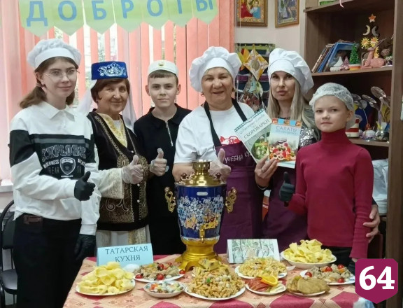 Саратовские бабушки с внуками готовили завтраки народов России